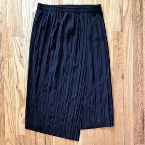 Margaret O'Leary sz M Black Pleated Pencil Skirt packable
great condition